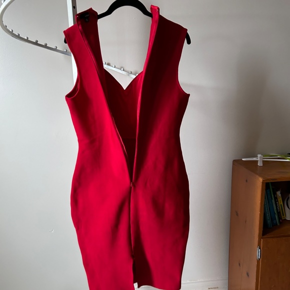 Red hot dress! - Picture 7 of 9